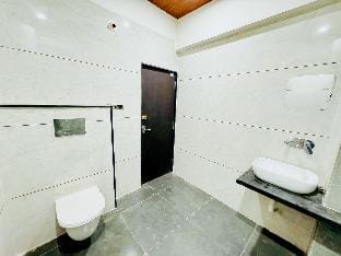 Home Escape Azure 3BHK Bunglow, Nr Apollo DB City Vacation rental in India