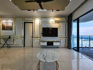 Danga Bay JB，Beachfront Condo with Seaview，Bathtub Vacation rental in Johor Bahru