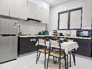 Danga Bay JB，Beachfront Condo with Seaview，Netflix Vacation rental in Johor Bahru