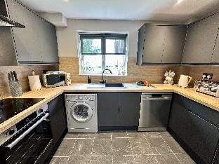 No48 - 2-bed Boutique Apartment - Hosted by Hutch Lifestyle Apartment in Royal Leamington Spa