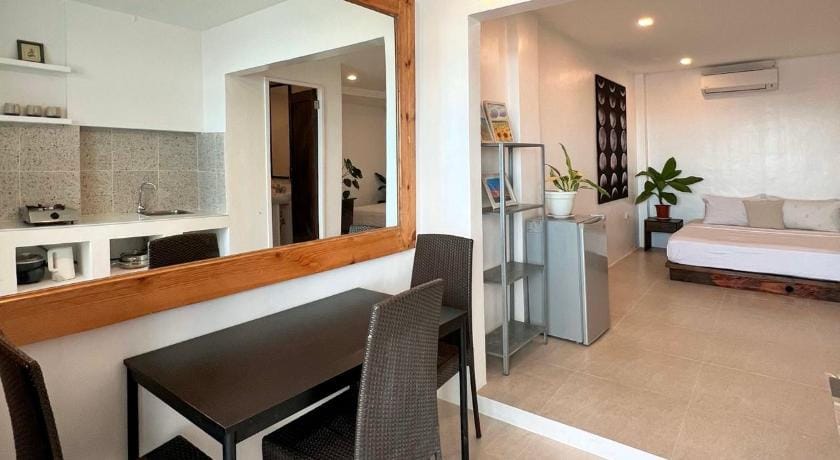 Beachfront Flat w/ Two Beds,  Kitchen & Balcony Apartment in Boracay