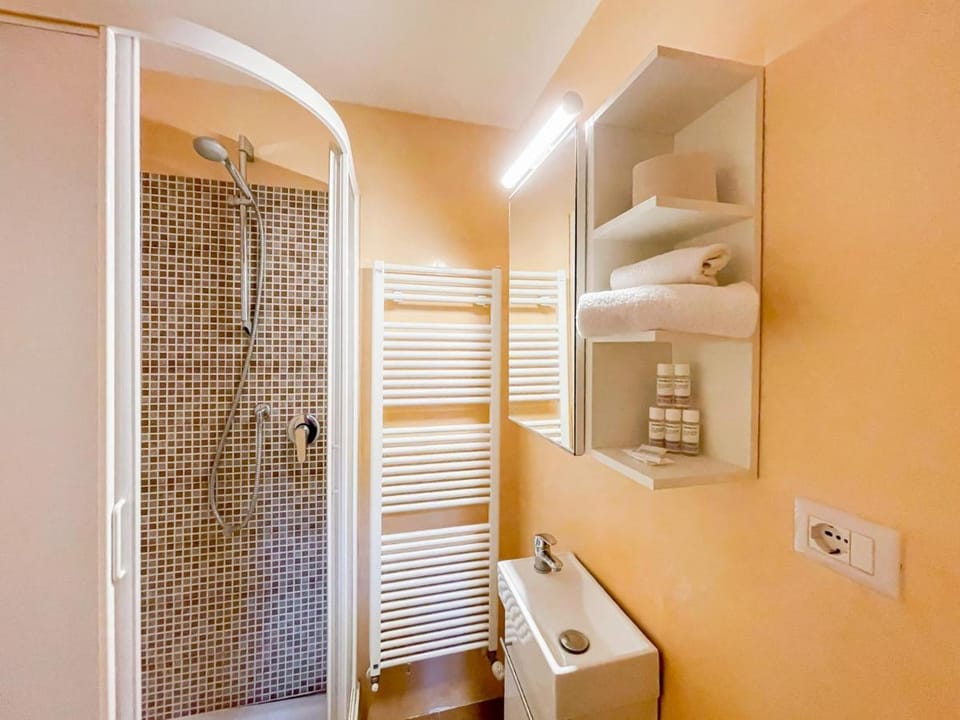 Spacious apartment by Duomo Apartment in Florence