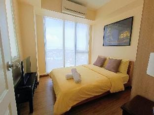 Maru Suite Azure Penthouse; 2BR 6PAX, Free Paking Apartment in Paranaque