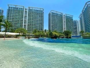 Maru Suite Azure Penthouse; 2BR 6PAX, Free Paking Apartment in Paranaque