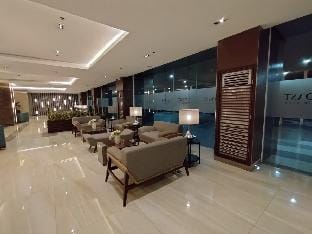Maru Suite Coast 35F; Romantic Bay View Suite Apartment in Pasay