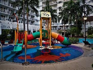 Maru Suite Shell 8F; Beautiful Pool View, Netflix Apartment in Pasay