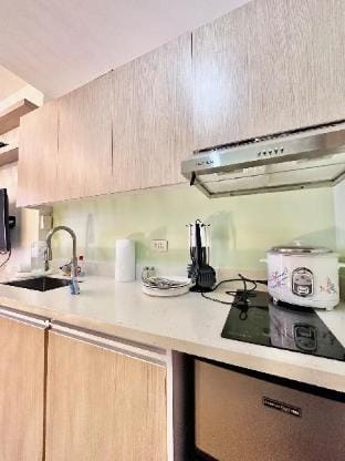 “Kisha’s Crib: Grace, Netflix, Fast Net, Washing” Apartment in Makati