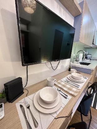 “Kisha’s Crib: Grace, Netflix, Fast Net, Washing” Apartment in Makati