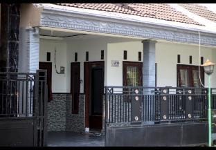 Griya Indah Homestay Vacation rental in East Java