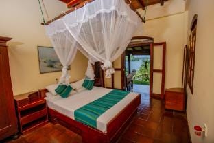 South Point Cottage - Whole Villa 3 Bedroom (Sleeps 6) Villa in Ahangama