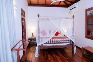 South Point Cottage - Whole Villa 3 Bedroom (Sleeps 6) Villa in Ahangama