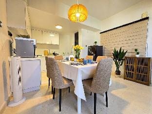 Loft Suite Seaview near JB CIQ 7pax Apartment in Johor Bahru