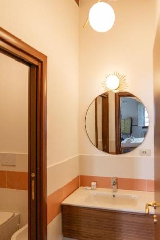 Stunning & Sunny Studio near Piazza S. Spirito Vacation rental in Florence