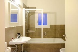 Cozy and Relaxing suite apartment next to Il Duomo Apartment in Florence