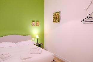 Cozy and Relaxing suite apartment next to Il Duomo Apartment in Florence