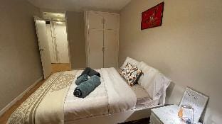 Cosy Flat for 4, Family Friendly, Free Parking Apartment in London