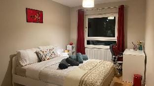 Cosy Flat for 4, Family Friendly, Free Parking Apartment in London