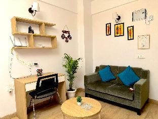 Pure Heaven By Buddies Home Apartment in Noida