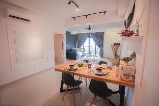 Meridian 2 Ramada Cozy Stay By The One - 6pax Apartment in Johor