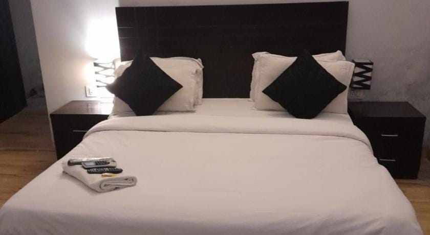 Radhe Krishna sarnam luxury stay Hotel in Uttar Pradesh