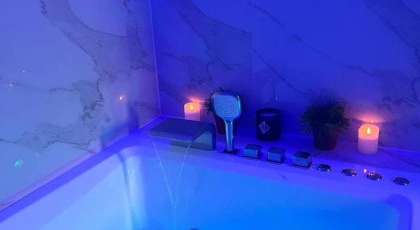 Suite With Private Jacuzzi Apartment in Wallonia, Belgium