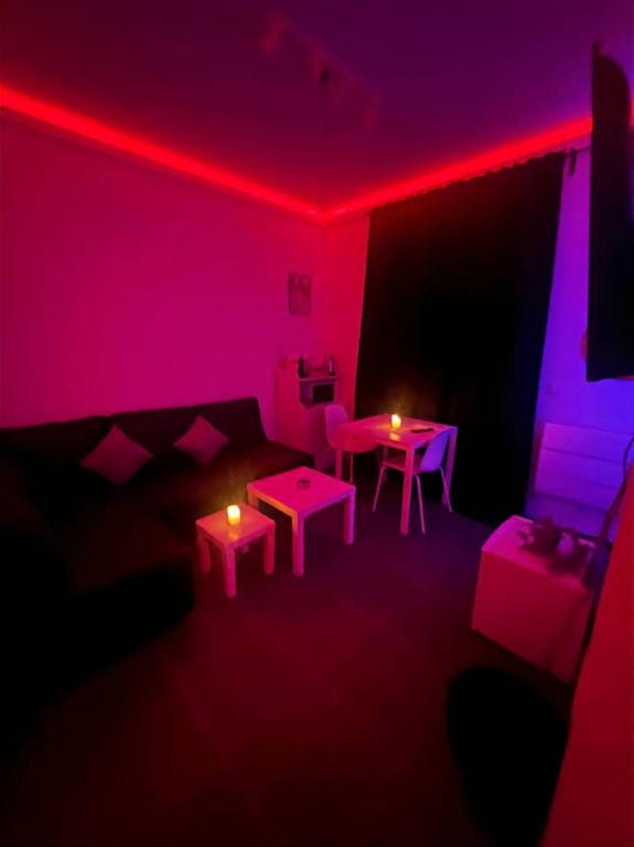 Suite With Private Jacuzzi Apartment in Wallonia, Belgium
