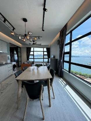 JQ l Deluxe l 2Room2Bath | Infinity Sunset Seaview Apartment in Kota Kinabalu