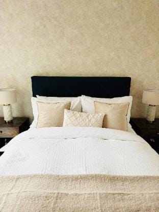 Luxury 2 Bed & 2 Bath Flat with Private Parking  Vacation rental in Maidstone