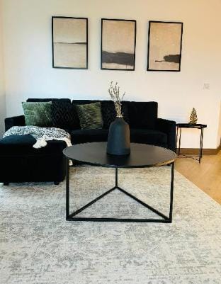 Luxury 2 Bed & 2 Bath Flat with Private Parking  Vacation rental in Maidstone