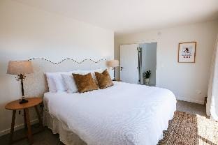 Penshurst | Lake views | Spa pool | Close to town Vacation rental in Wanaka