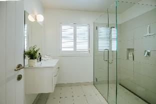 Penshurst | Lake views | Spa pool | Close to town Vacation rental in Wanaka