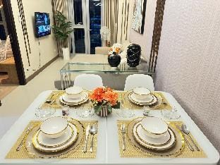 Executive Stay w/ Balcony & Malls @ Uptown BGC Apartment in Makati