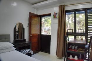 M&Ks Guesthouse, StudioA Apartment in Central Visayas