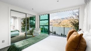 Tahuna Vista-Fire Place-Hot Tub -Free Parking -BBQ Vacation rental in Queenstown