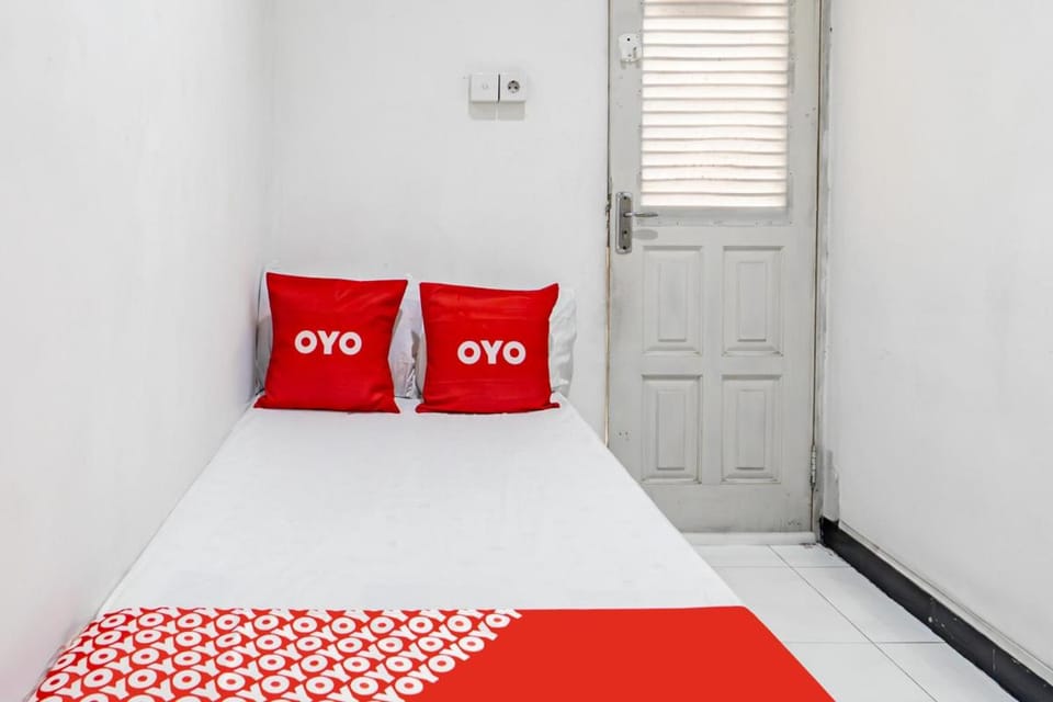OYO Life 93977 Suterejo Homestay Syariah Hotel in Surabaya