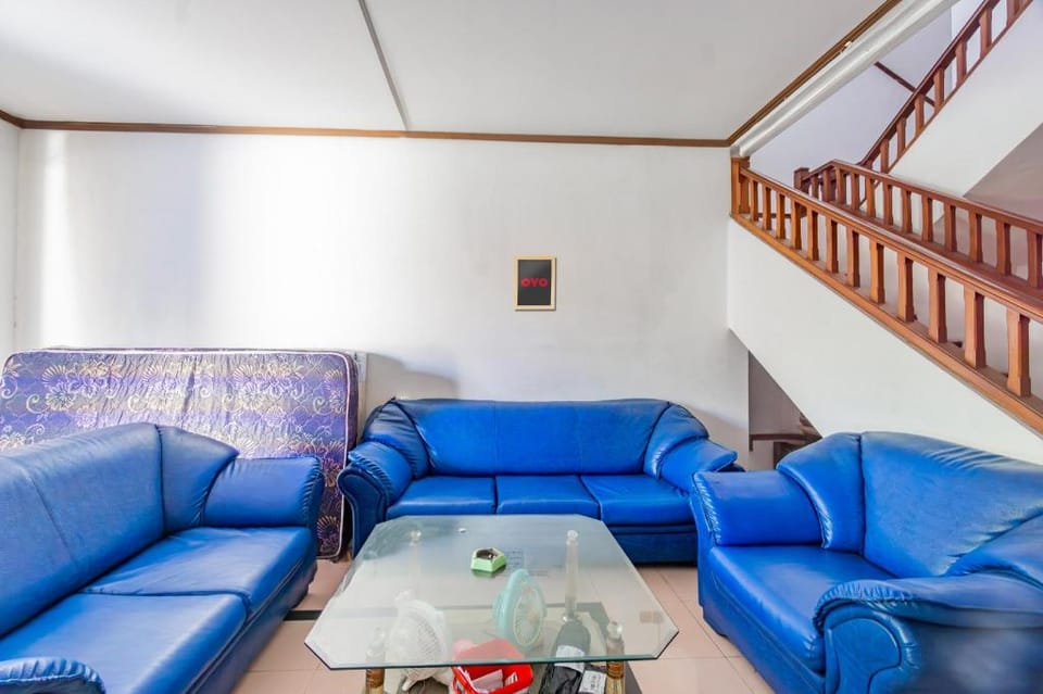 OYO Life 93978 Wisma Homestay Syariah Hotel in Surabaya