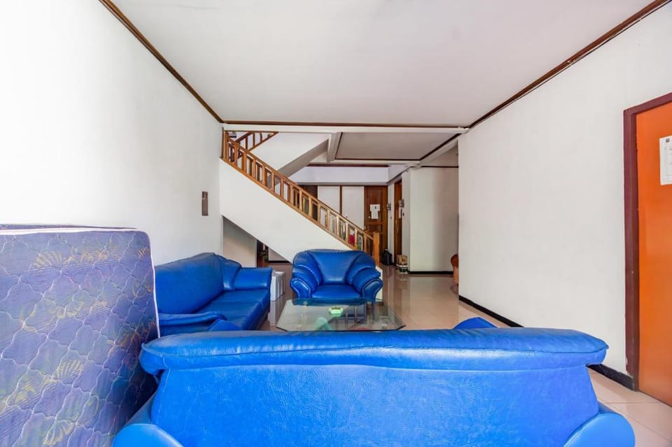 OYO Life 93978 Wisma Homestay Syariah Hotel in Surabaya