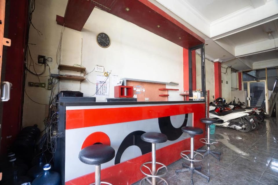 OYO 93987 Suropati 2 Guest House Hotel in East Java