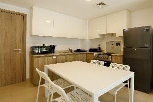 Brown Stone - Miracle Gardens Una Vacation rental in Dubai