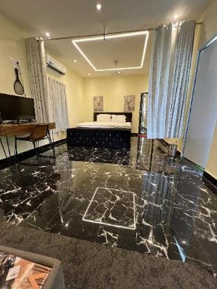 Moonscape Montera: Luxe Resort Living Oasis Vacation rental in Telangana