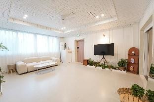 3F Spacious 3BR/2Bath Suite | 4min Station, Haeundae Center Vacation rental in Busan