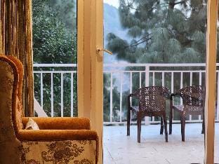 Kukoo's Nest | Cottage with Balconies and Garden Villa in Himachal Pradesh