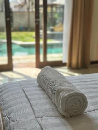 Lucito Villa 4 Bedrooms Spacious Pool at Kerobokan Villa in North Kuta