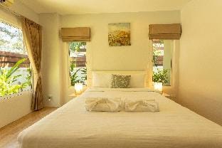 Sunny pool villa Rawai, close to amenities #v87 Vacation rental in Rawai