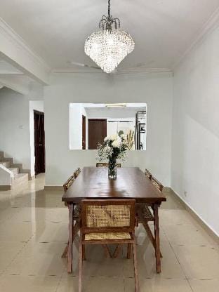 Spacious 5 Bedroom Double Storey House Vacation rental in Subang Jaya