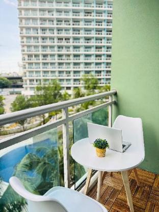 Azure Staycation by Serenescapes Ph Apartment in Paranaque