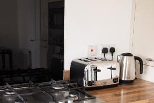 Convenient & cosy 3 bed house * Sleeps 6* Parking Vacation rental in Newport