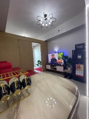 A 5-Star 1BR w/ Balcony Connected to SM North EDSA Apartment in Quezon City