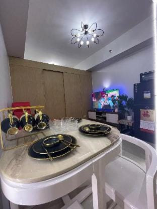 A 5-Star 1BR w/ Balcony Connected to SM North EDSA Apartment in Quezon City