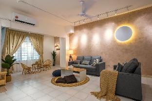 NEW!14pax,PJ Landed Home Starling Atria One U Mall Vacation rental in Petaling Jaya